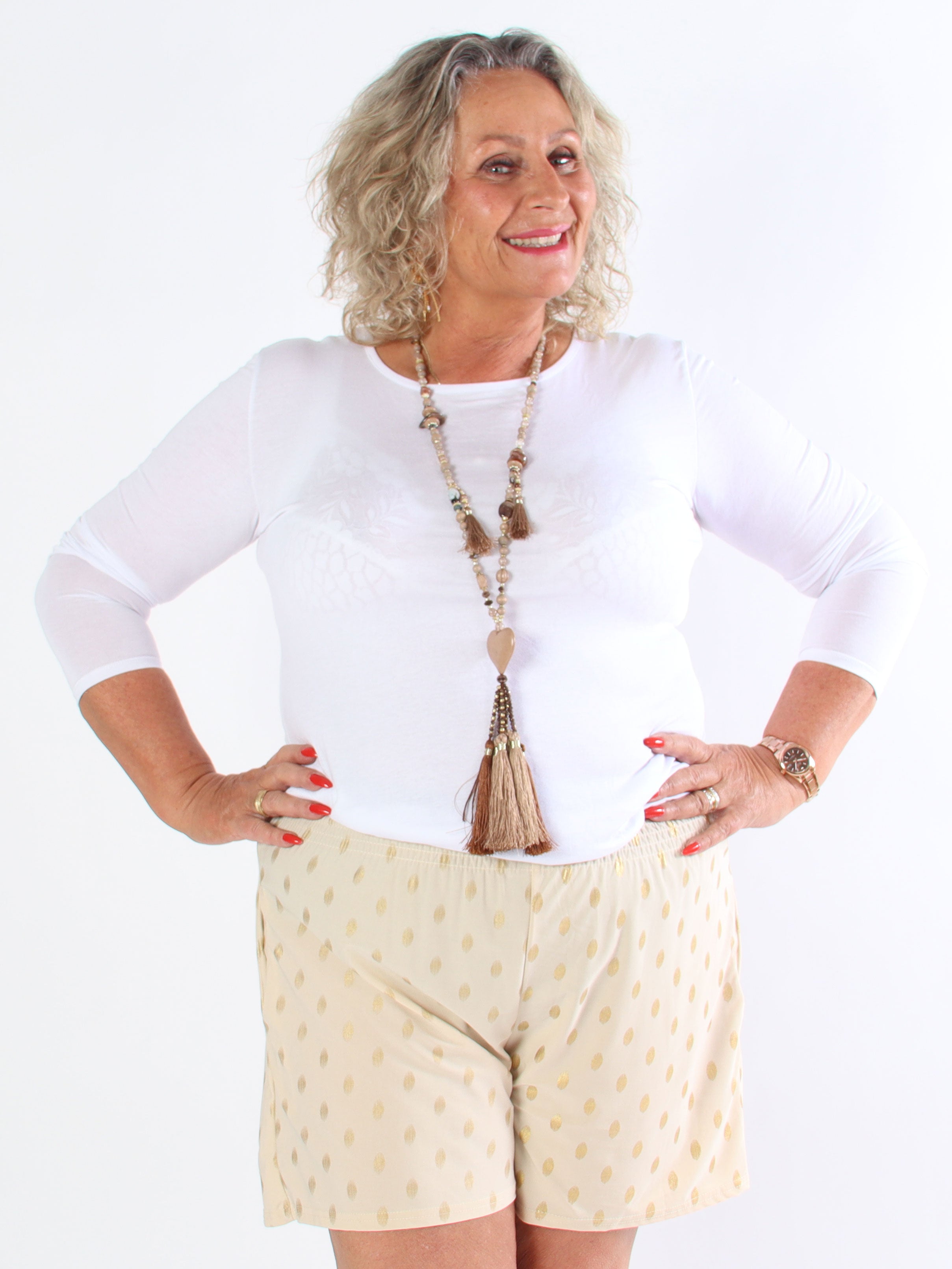 Pams Dot Shorts - Plus size shorts i elastisk stof med guld dutter